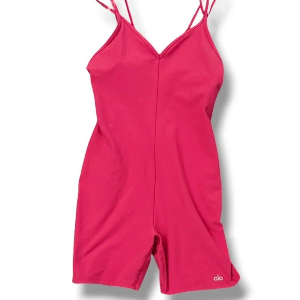 Alo Yoga Suns Out Romper Womens Medium Pink Activewear Sleeveless Bodysuit